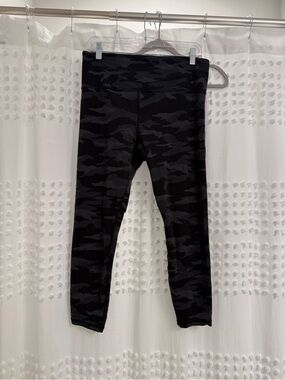 Athleta 7/8 Elation Black Camo Leggings